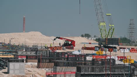 sitio de construcción de la expansión del centro de exposiciones de dubái en la ciudad de la exposición de dubái, emiratos árabes unidos