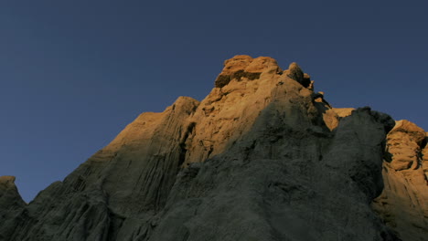 Sonnenlicht-Scheint-über-Einen-Berg-In-Der-Wüste