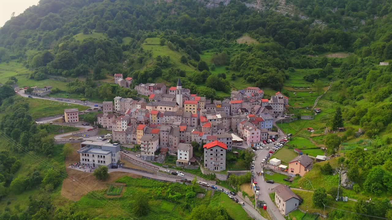 Experience the magic of Casso through drone footage, showcasing its idyllic setting in the heart of Italy’s Dolomite Mountains.