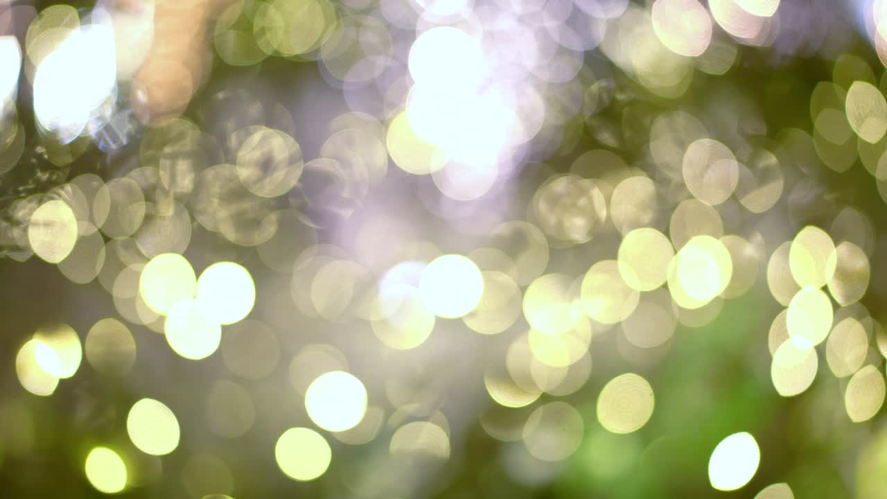 iluminaciones de la ciudad capturadas fuera de foco