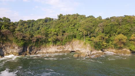 Unberührte,-Tropische-Natur-Auf-Einer-Abgelegenen-Halbinsel-An-Der-Westküste-Costa-Ricas