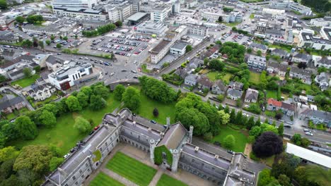Campusgebäude-Der-Universität-Galway-Zur-Tageszeit