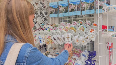 souvenir shopping in karolvy vary