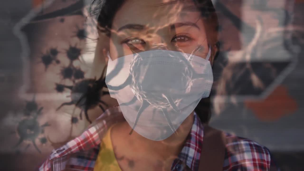 코로나 19 세포가 얼굴 마스크를 입은 여성을 가로질러 움직이는 애니메이션