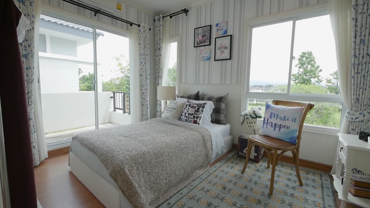 красивая и стильная идея оформления спальни с хорошим освещением