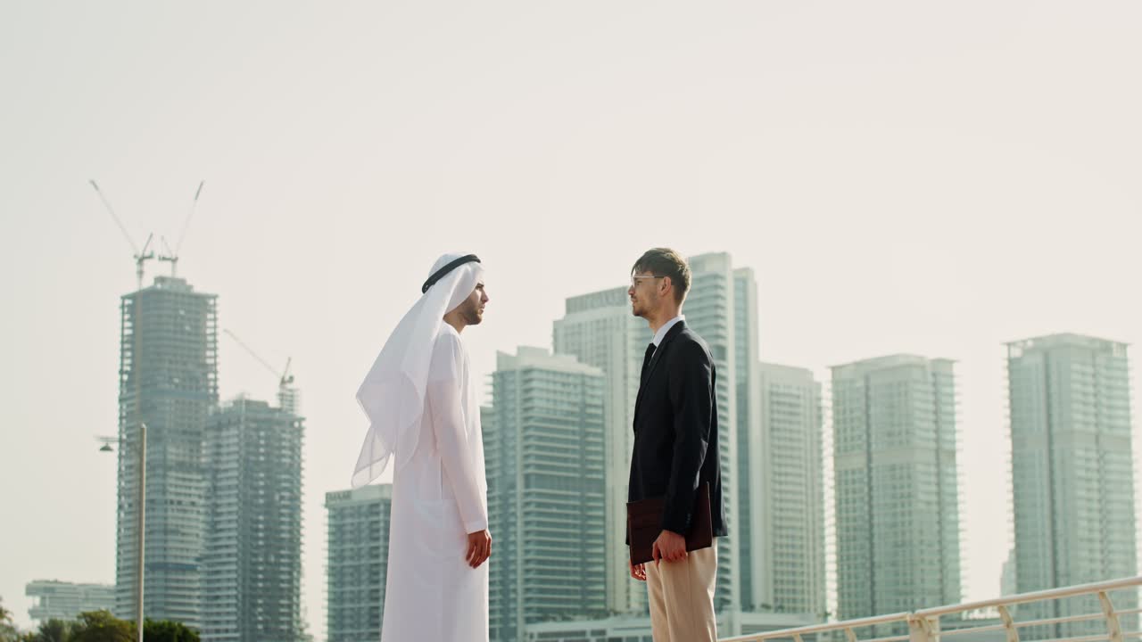 reunión de negocios en la ciudad de dubai