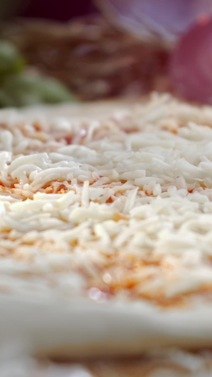 pizza med svampe og ost