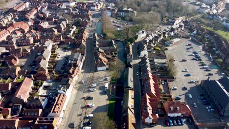 vista panorámica del gran río stour atravesando canterbury, reino unido