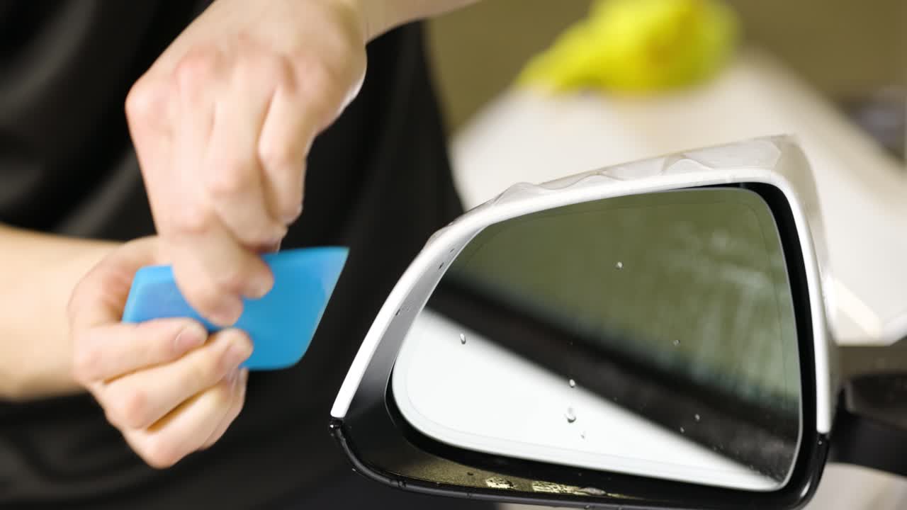 테슬라 모델 3 미러는 페인트를 보호하기 위해 ppf 랩을 얻습니다.