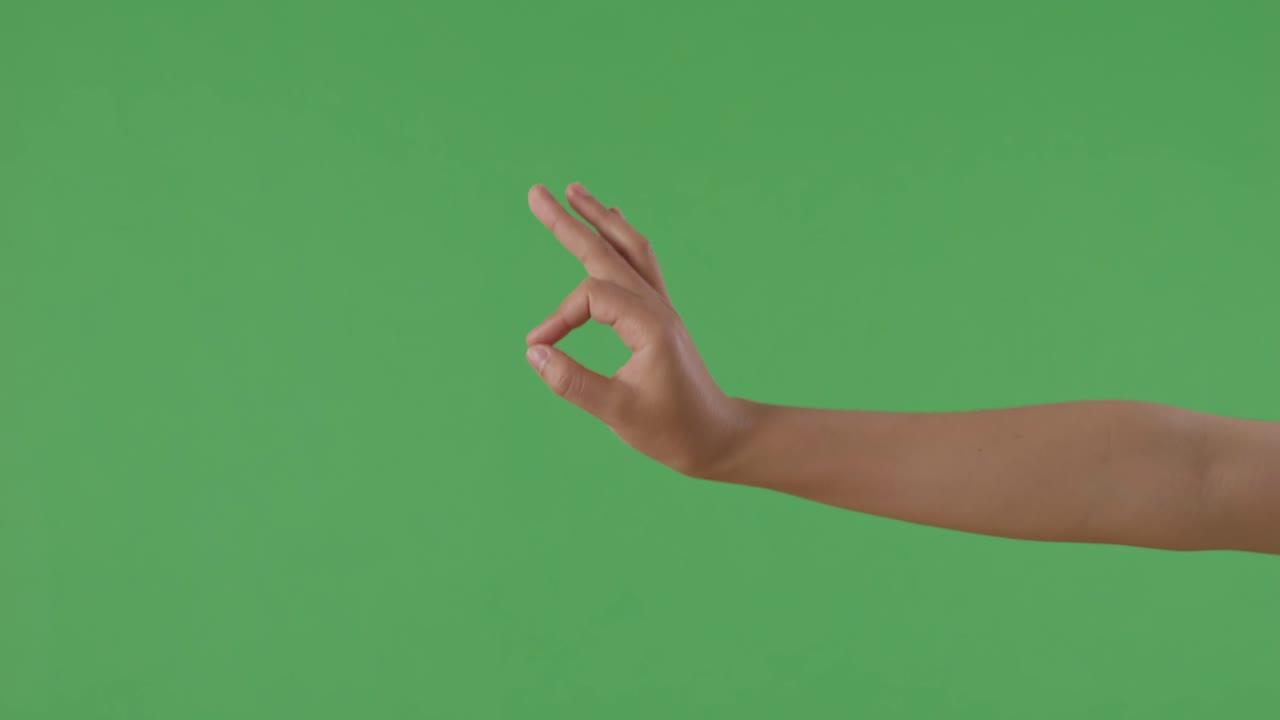 오케이 신호를 하는 사람