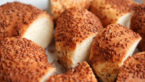 rebanadas de pan de sésamo