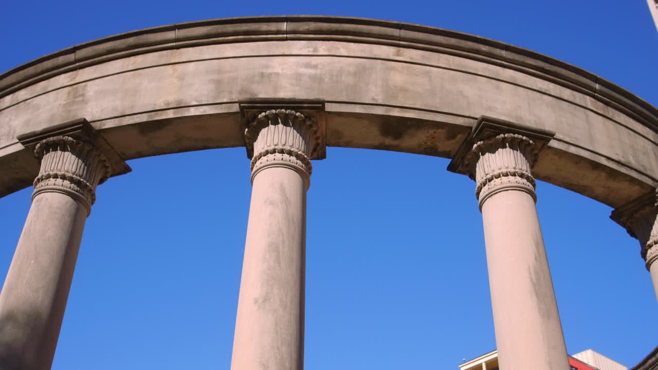 estableciendo la toma de la colonnada de mecom rockwell en el distrito del museo de houston