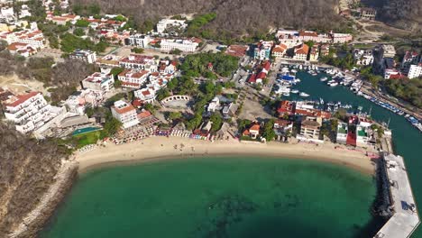 Hiperlapso-De-La-Bahía-De-Santa-Cruz,-Huatulco,-Oaxaca,-México-En-Una-Mañana-Soleada