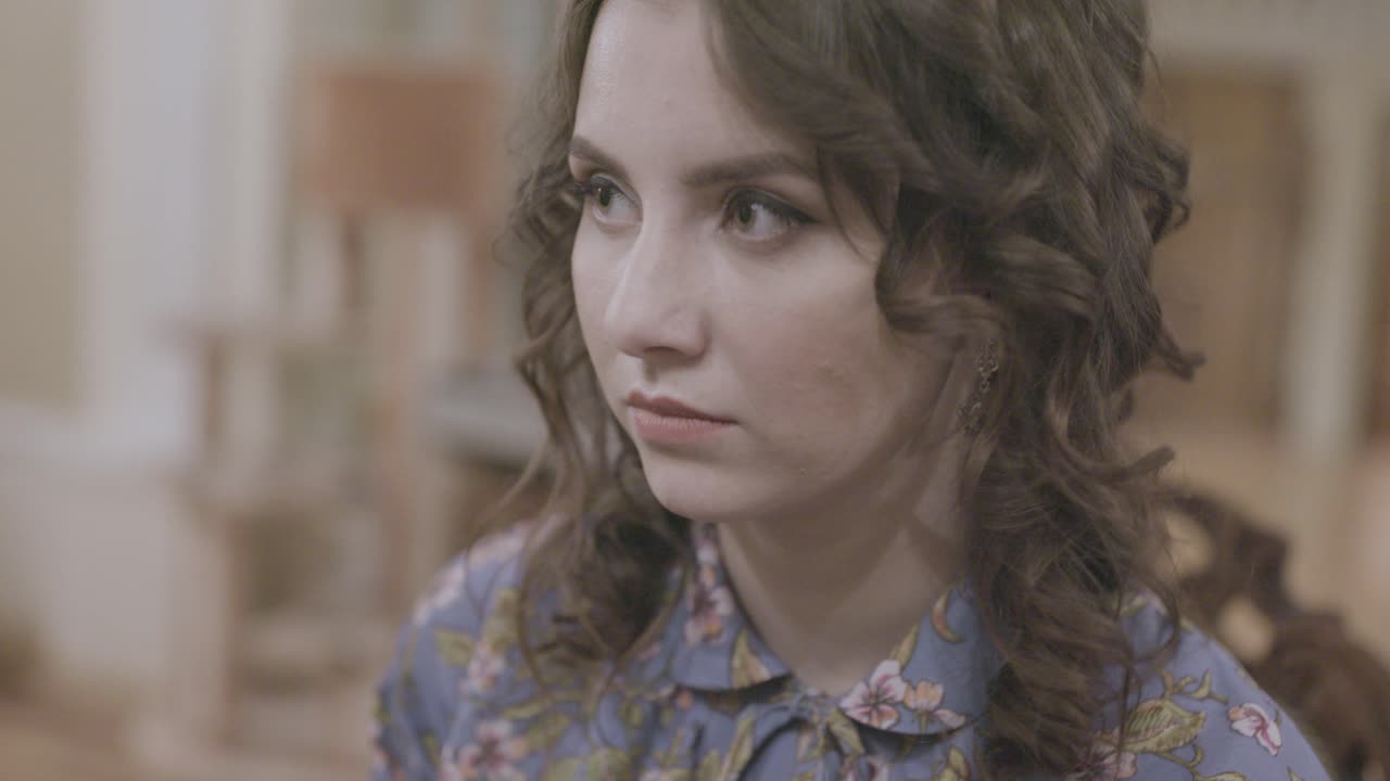 primer plano de una mujer joven.