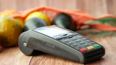 pago de comestibles con tarjeta de crédito