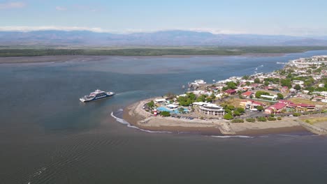 costa-rica,-puntarenas,-tourism,-central-america,-caribbean,-ocean,-caribbean,-ocean,-coast