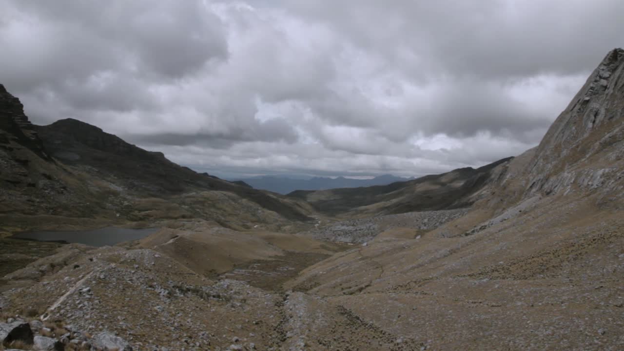 paisaje de valle de montaña