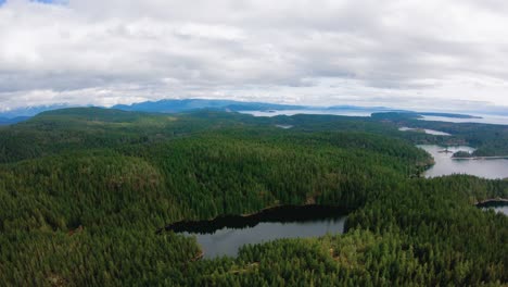 lago anvil isla de cortes columbia británica islas del descubrimiento canadá vista aérea desde un helicóptero