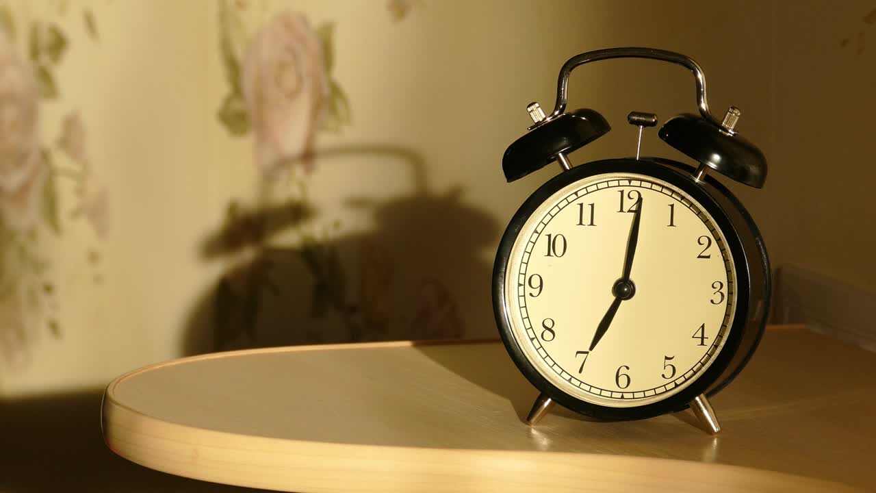 빈티지 알람시계 4k