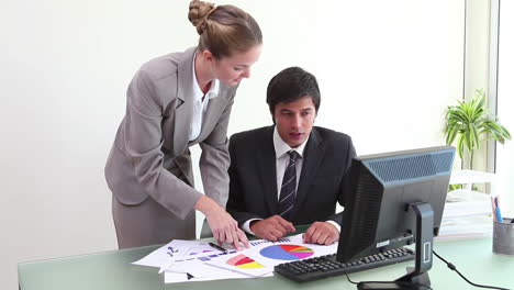 People-wearing-suits-working-together