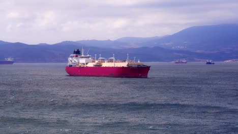 Frachtschiff-An-Der-Küste-Von-Gibraltar