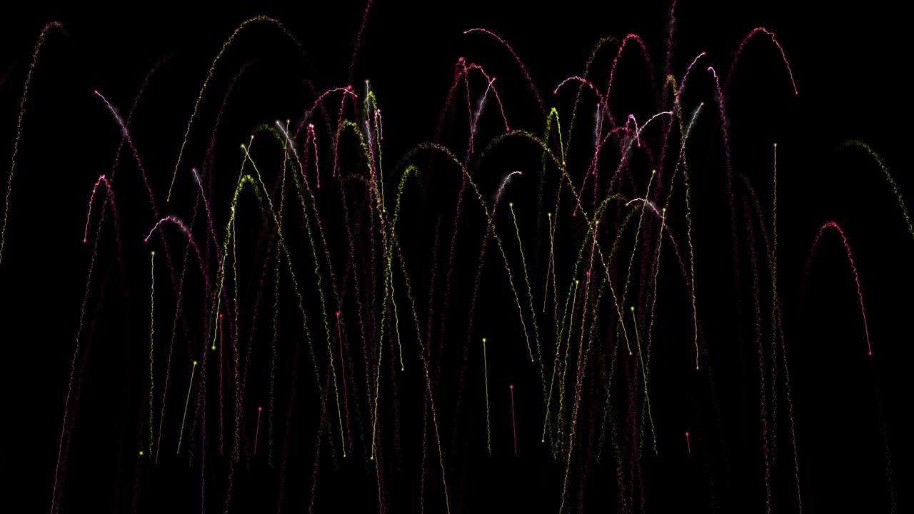 보케 조명, 반이는 불꽃놀이와 함께 실제 다채로운 빛나는 불꽃 놀이의 추상적인 흐릿함. 새해 전날 불꽃놀이는 불꽃 놀이기구를 축하합니다.