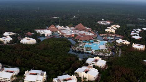 Beautiful-spinning-aerial-drone-view-of-the-tropical-playa-del-carmen-with-large-vacation-resorts-in-Riviera-Maya,-Mexico