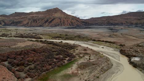 Toma-Real-De-Inundación-En-Un-Desierto,-Utah,-América