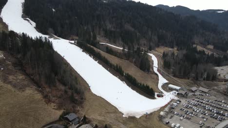 Les-gets-france-skii-resort-during-a-bad-winter-season-and-very-low-snow-fall