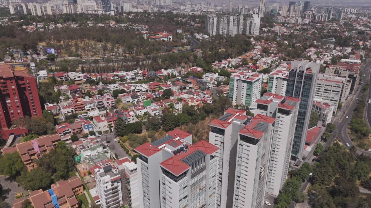 vista aérea de edificios en santa fe, méxico, cerca de la mexicana