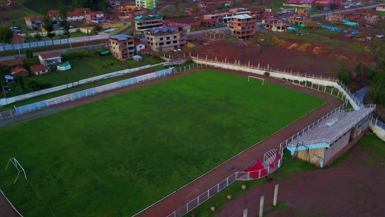 페루 코스코 근처의 포로이에 있는 에스타디오 디스트리탈 데 포로이 축구 경기장
