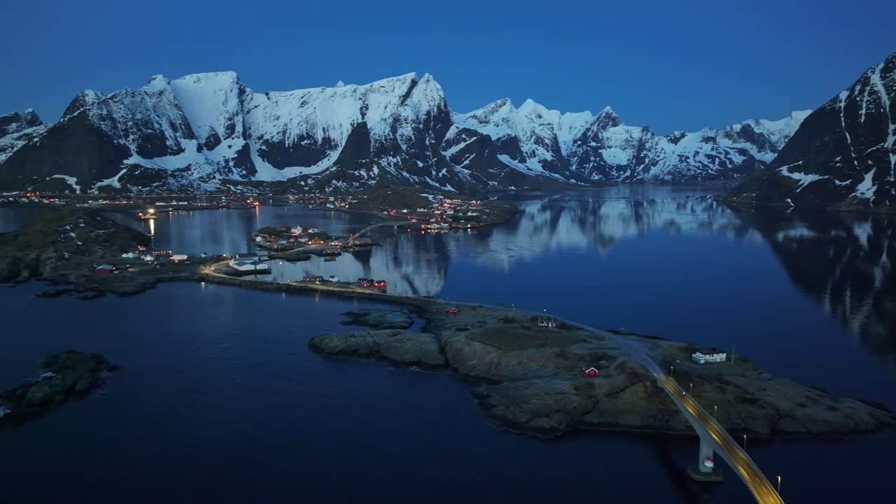 Vista aerea del meraviglioso paesaggio delle isole Lofoten in inverno
