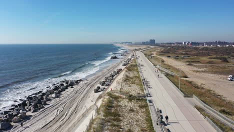 Eine-Luftaufnahme-Am-Strand-In-Far-Rockaway,-Ny