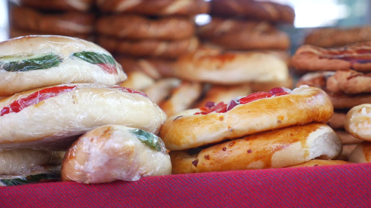 variedad de panes y sándwiches turcos