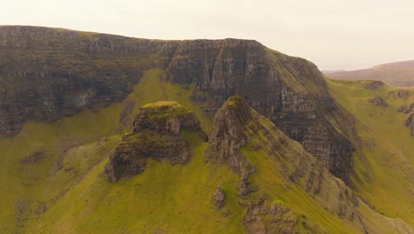 aerial drone footage of the dramatic mountain landscapes on the isle of skye, scotland. sweeping panoramic views of majestic peaks, green valleys, and wild nature. bioda buidhe