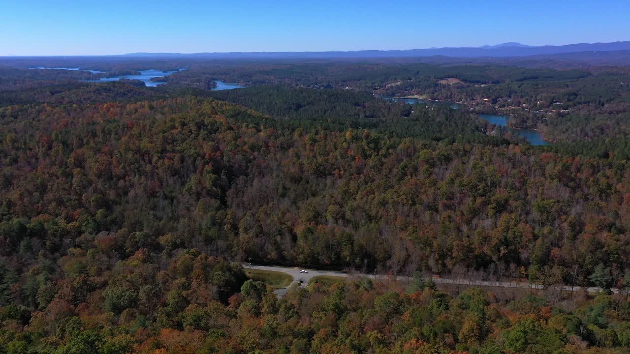 푸른 하늘 아래의 가을 초에 케오위 호수, 세네카, sc의 파노라마 풍경
