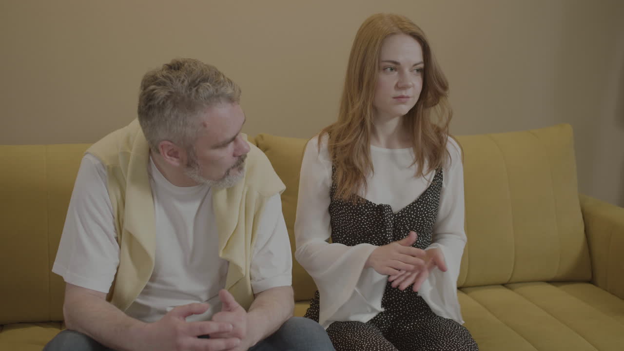 심리학자를 방문하는 남자와 여자.