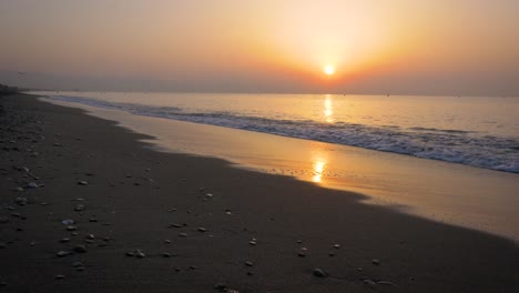 The-sun-goes-beyond-the-horizon-on-the-seashore-and-is-reflected-in-the-waves