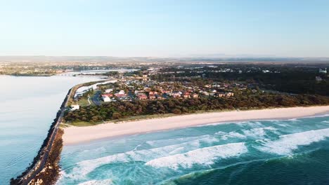 Drone-panning-over-Lighthouse-Beach,-Ballina-Township-and-Richmond-river-mouth