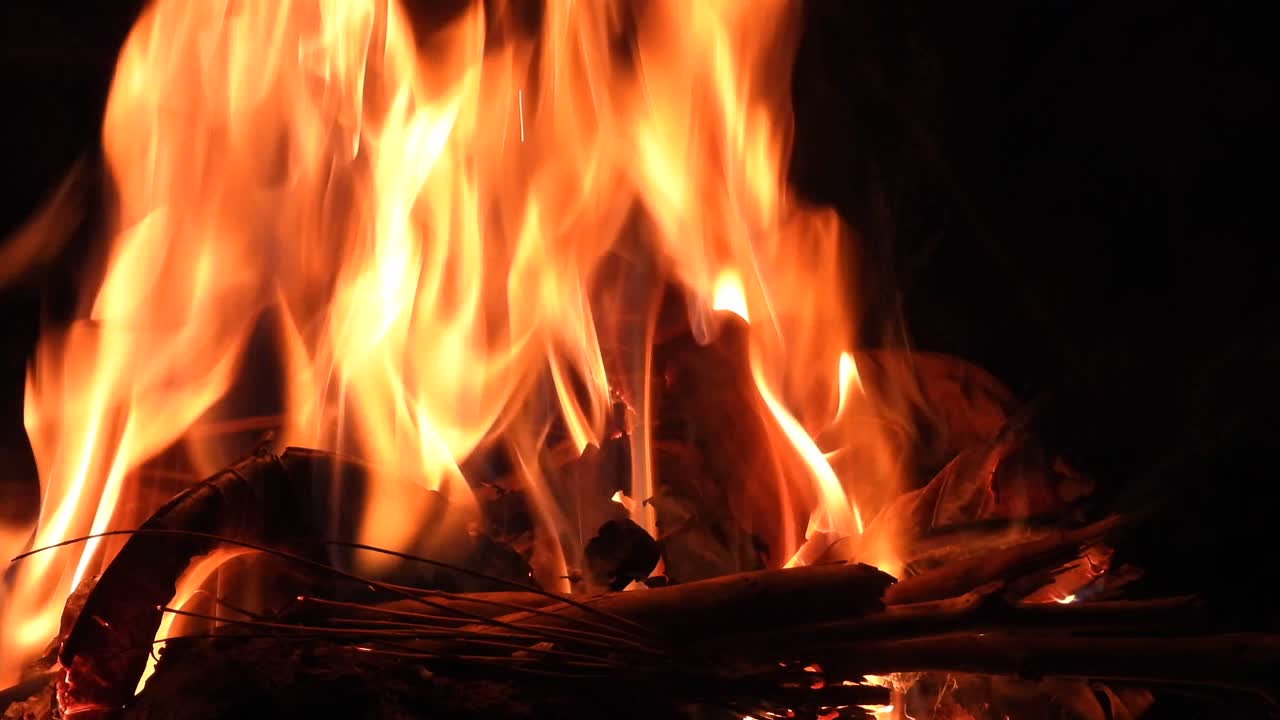 imágenes de fuego ardiente.