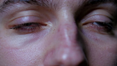 primer plano de la cara y los ojos de una persona