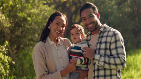 Face,-happy-family-and-pointing-in-nature