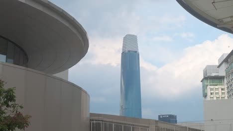 vista lateral del intercambio 106 en kuala lumpur intercambio tun razak - sexto edificio más alto de malasia