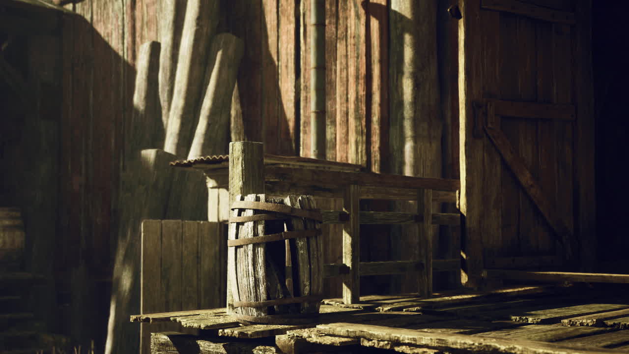 따뜻한 빛에 배럴과 상자와 함께 시골 목조 설정