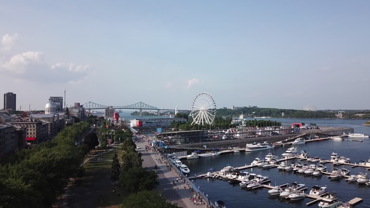 몬트리올,, 캐나다의 올드 시티 항구에 다가오는 무인기 대도시 풍경의 공중 영상