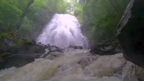 Agua-Embravecida,-Crabtree-Falls-En-Carolina-Del-Norte,-Carolina-Del-Norte