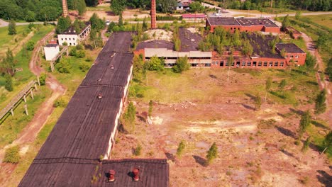 Pequeño-Pueblo-Tuja-Junto-Al-Mar