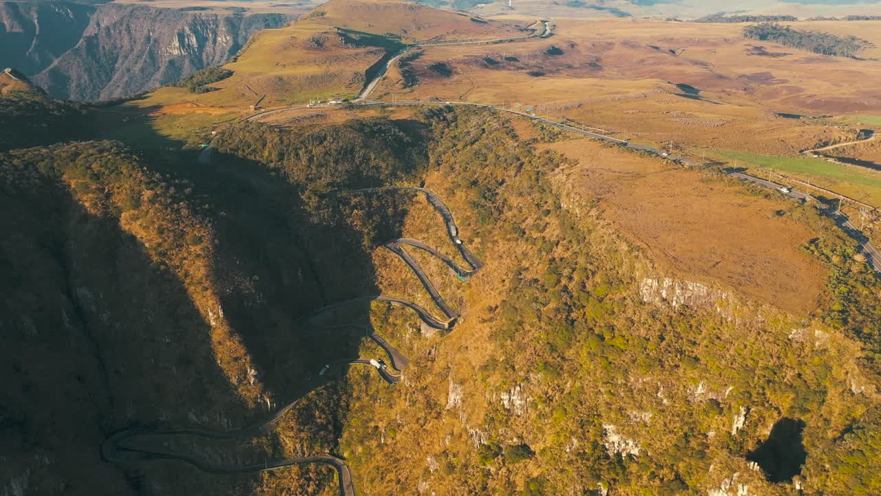 serra do rio do rastro 트래픽 공중 설정 샷 일출