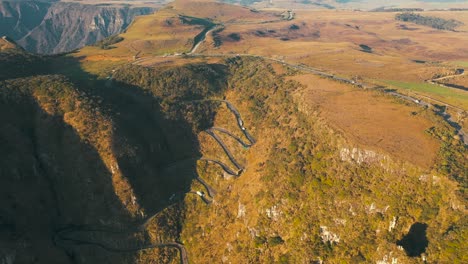 Serra-Do-Rio-Do-Rastro-traffic-aerial-establishing-shot-at-sunrise