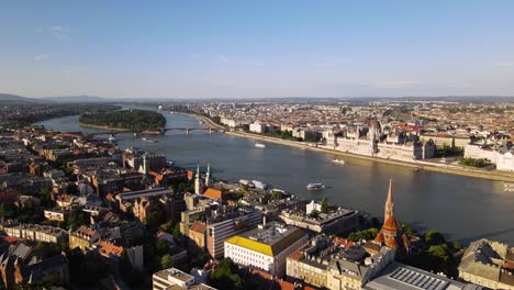 Hungarian-Parliament-during-golden-hours